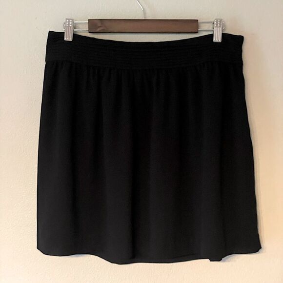 New! LOFT Black Lightweight Skirt. Size 8. - Picture 2 of 4